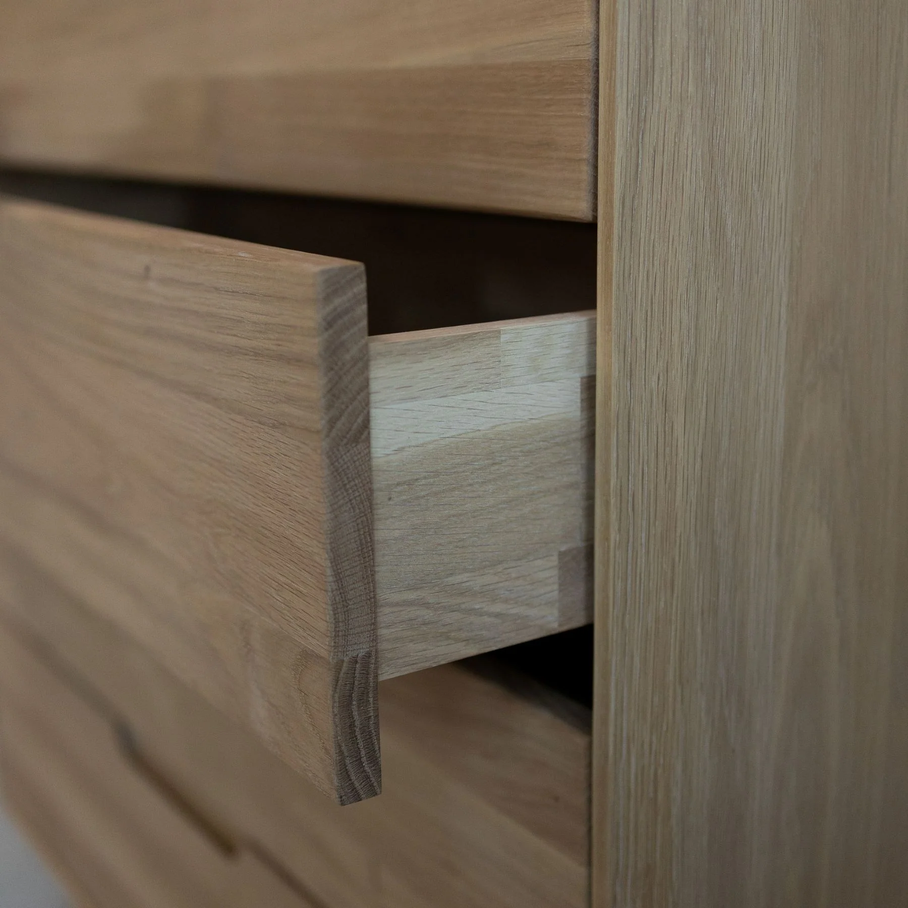 Cómoda de madera maciza SWEDEN 4.1 | NordicStory - Image 6