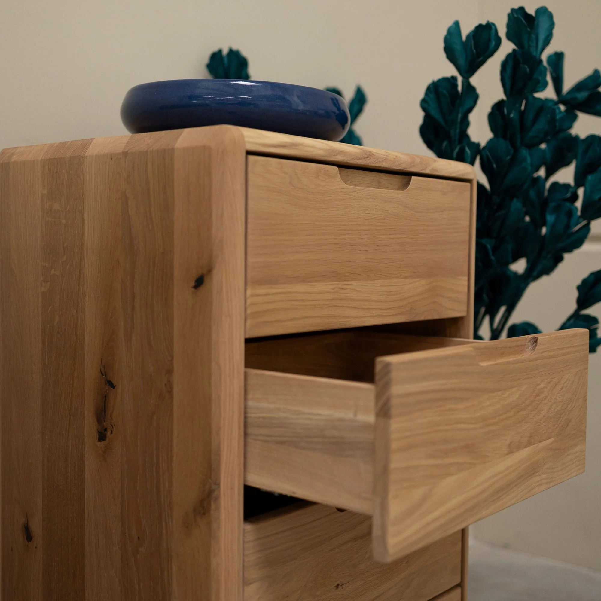 Cómoda de madera maciza SWEDEN 4 | NordicStory - Image 4