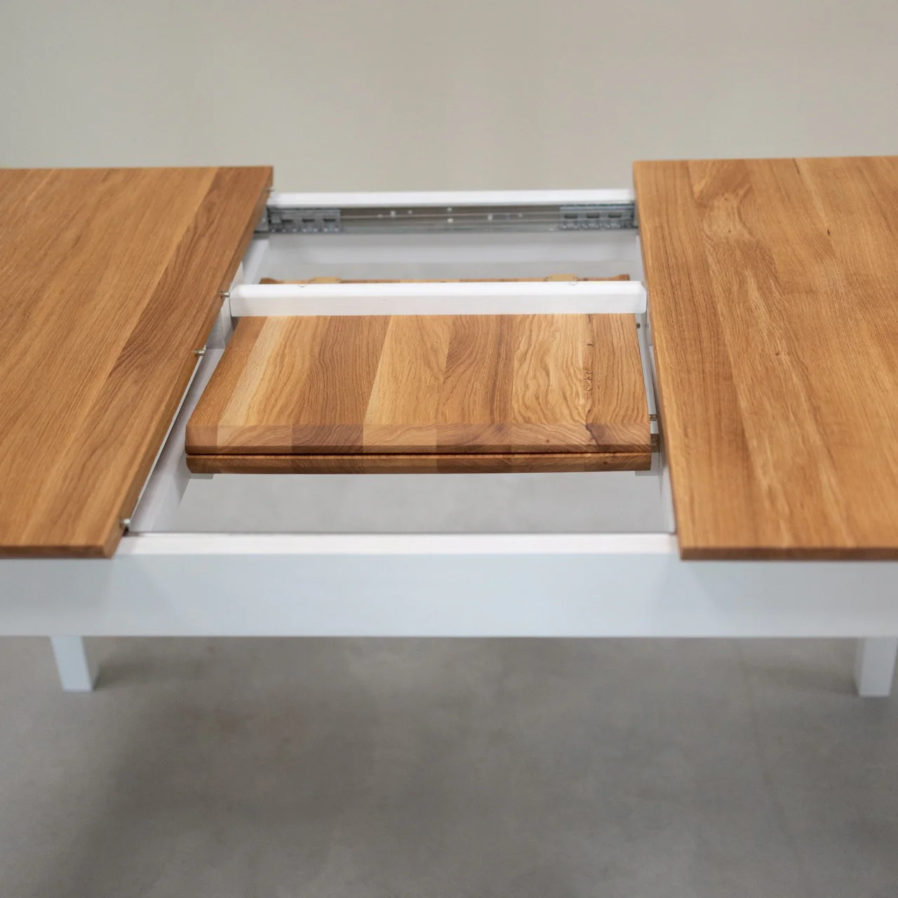 Mesa de comedor extensible de madera maciza Lausanne | NordicStory - Image 4
