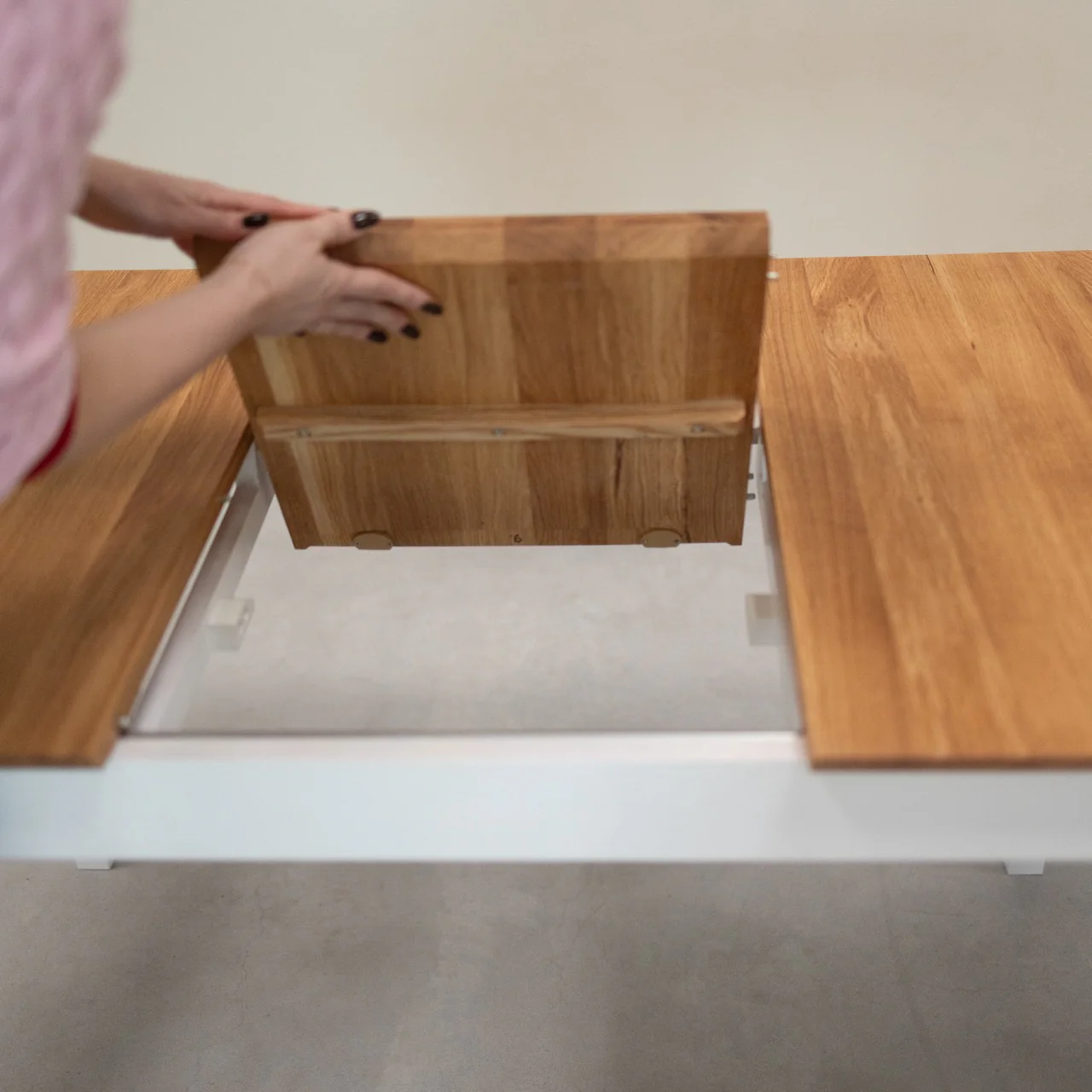 Mesa de comedor extensible de madera maciza Lausanne | NordicStory - Image 5
