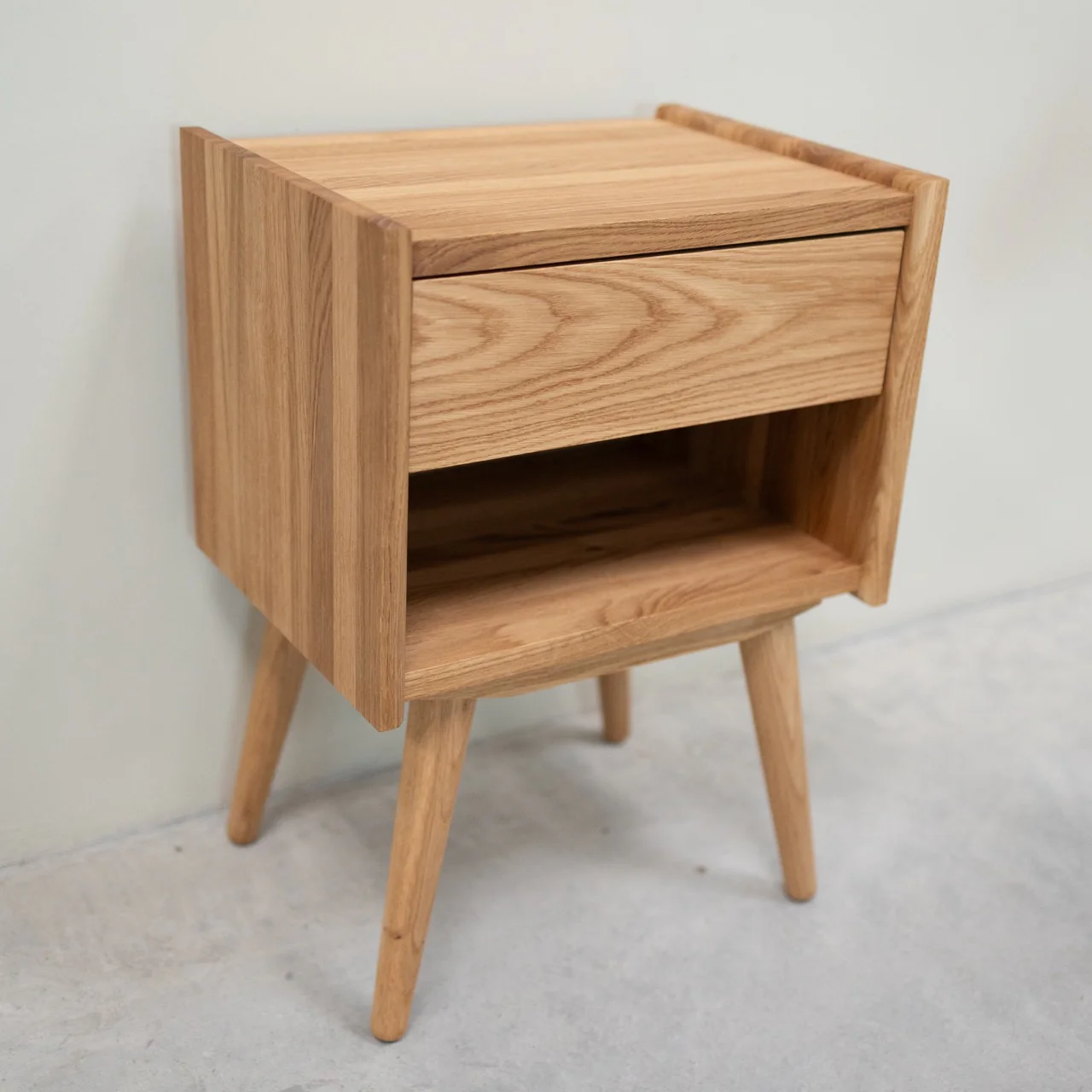 Mesa de noche de madera maciza roble MALMO | NordicStory - Image 4