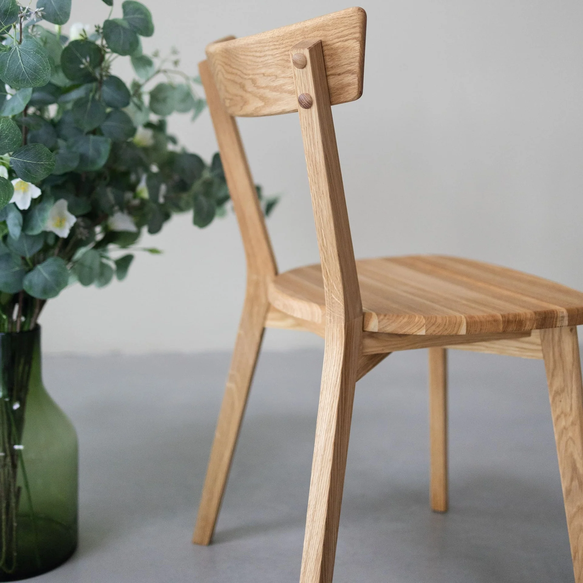 Pack de 2 o 4 sillas de comedor en madera maciza de roble VICTORIA | NordicStory - Image 10