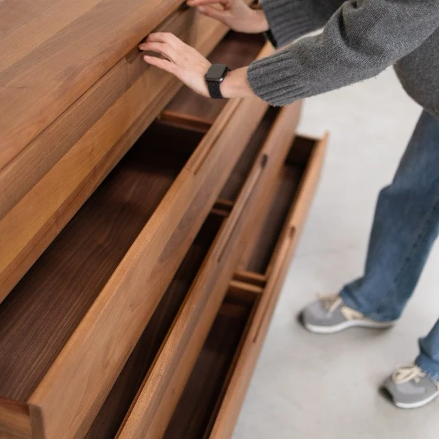 Cómoda de madera maciza SWEDEN 4.2 | NordicStory - Image 4