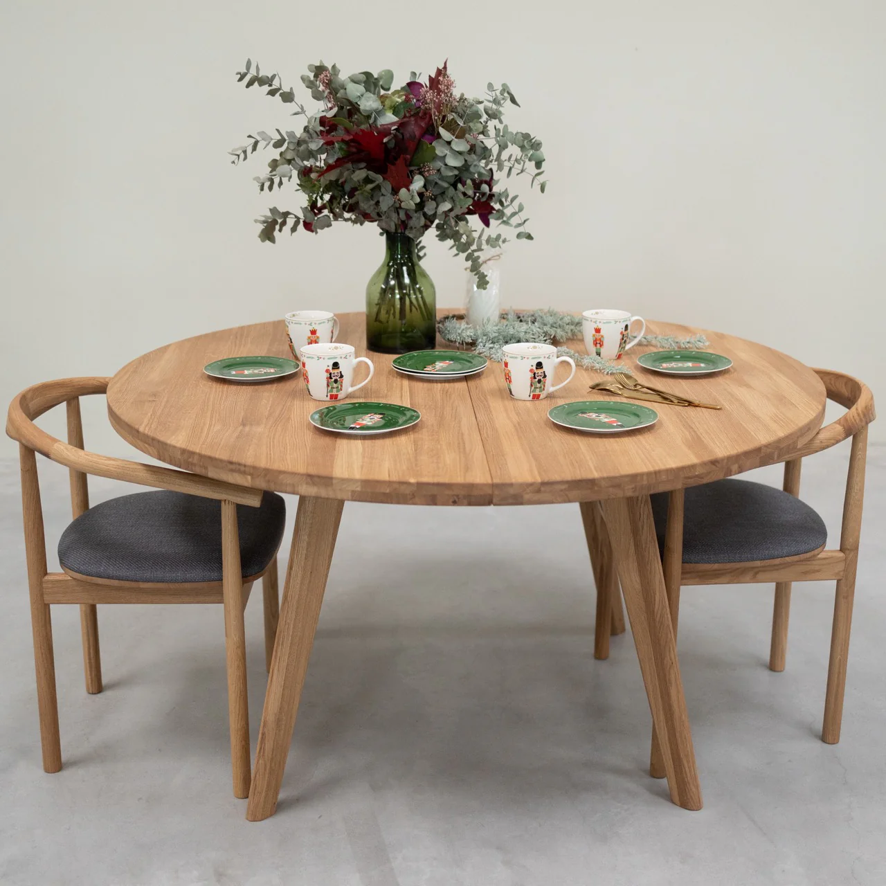 Mesa de comedor redonda y extensible de madera maciza de roble LEA | NordicStory