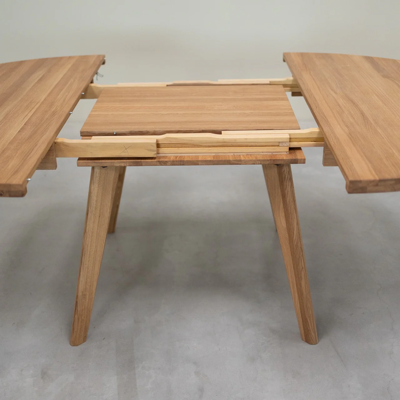 Mesa de comedor redonda y extensible de madera maciza de roble LEA | NordicStory - Image 5