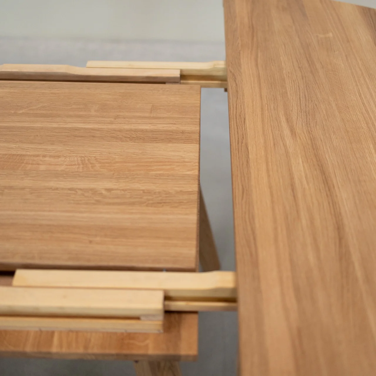 Mesa de comedor redonda y extensible de madera maciza de roble LEA | NordicStory - Image 6