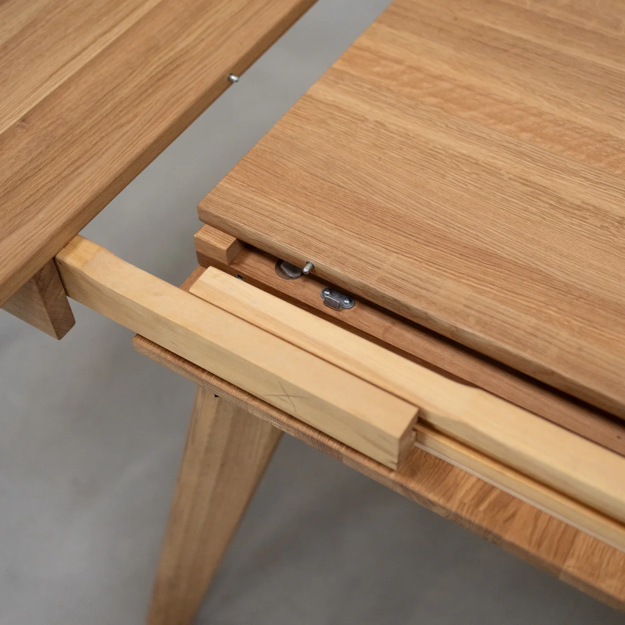 Mesa de comedor redonda y extensible de madera maciza de roble LEA | NordicStory - Image 7