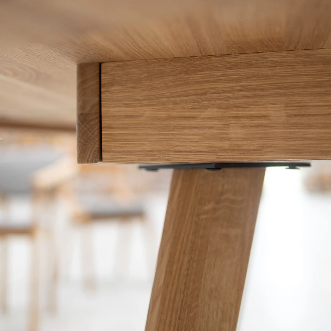 Mesa de comedor redonda y extensible de madera maciza de roble LEA | NordicStory - Image 9
