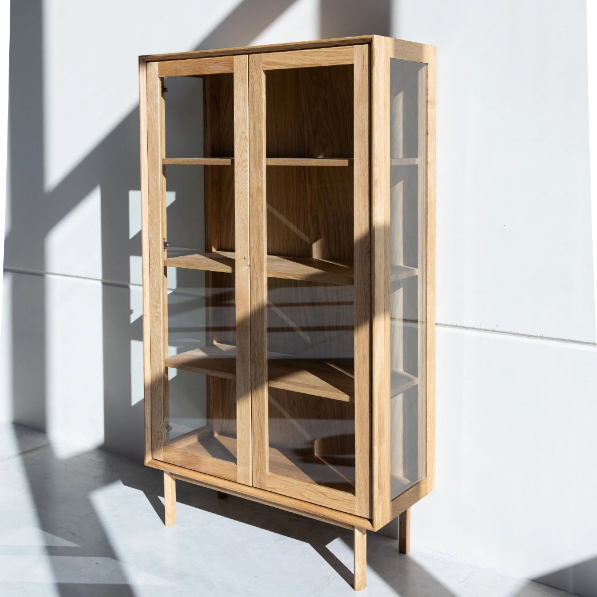 Vitrina de madera maciza roble KODAMA | NordicStory - Image 4