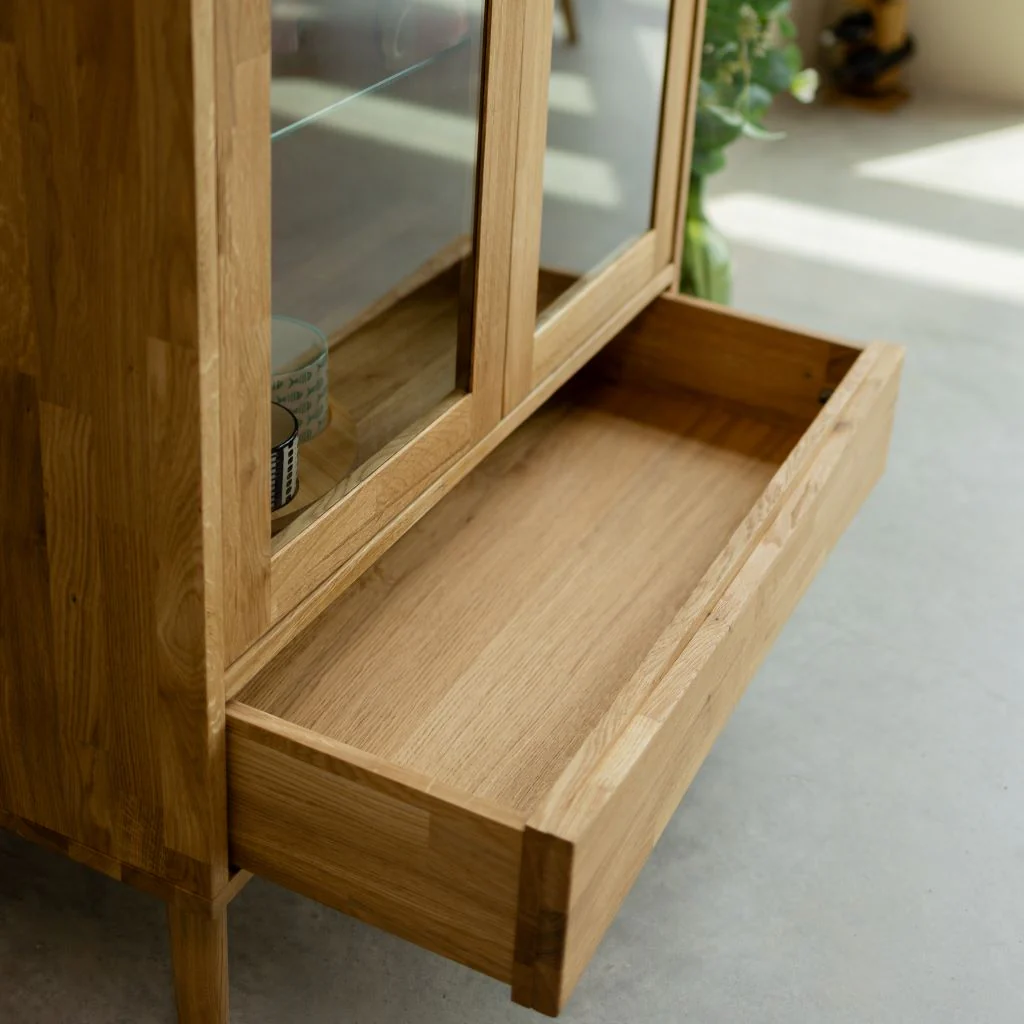 Vitrina de madera de roble MALMO | NordicStory - Image 11