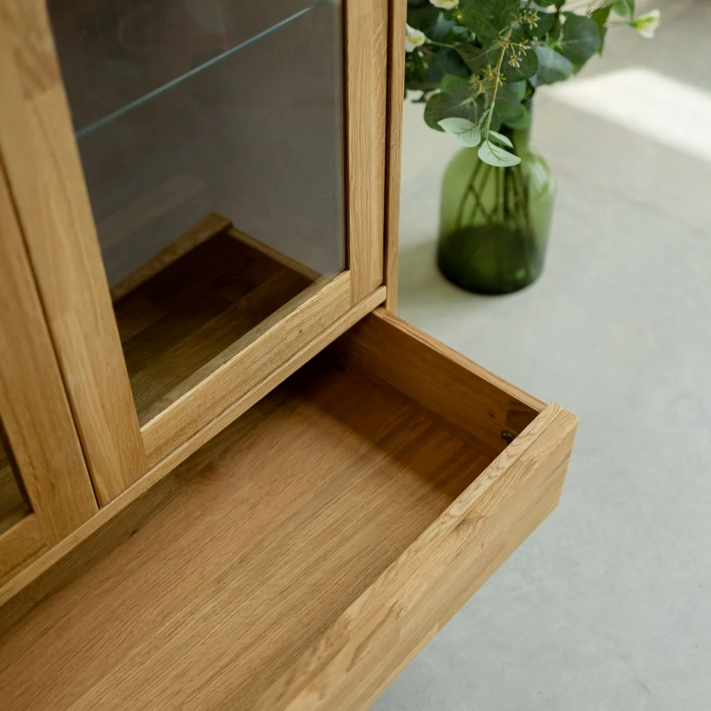 Vitrina de madera de roble MALMO | NordicStory - Image 12